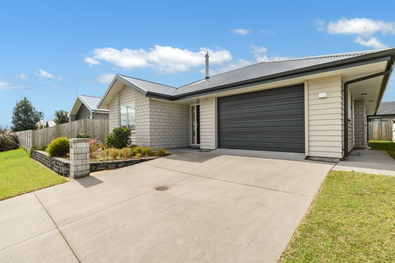 3 Komata Crescent, Papamoa Beach, Papamoa - Carousel 1