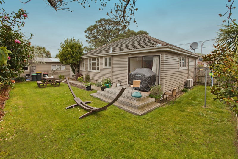11 Gamblins Road, Saint Martins, Christchurch - Carousel 2