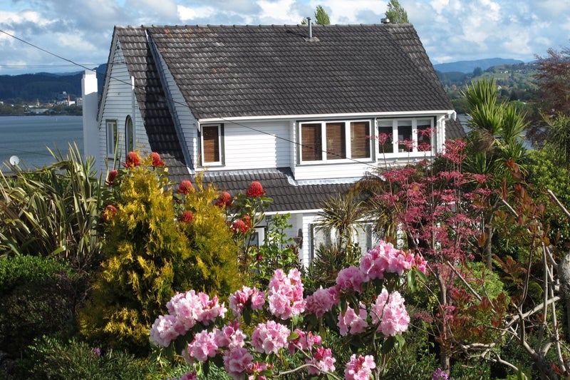 2C Pah Road, Kawaha Point, Rotorua - Carousel 1