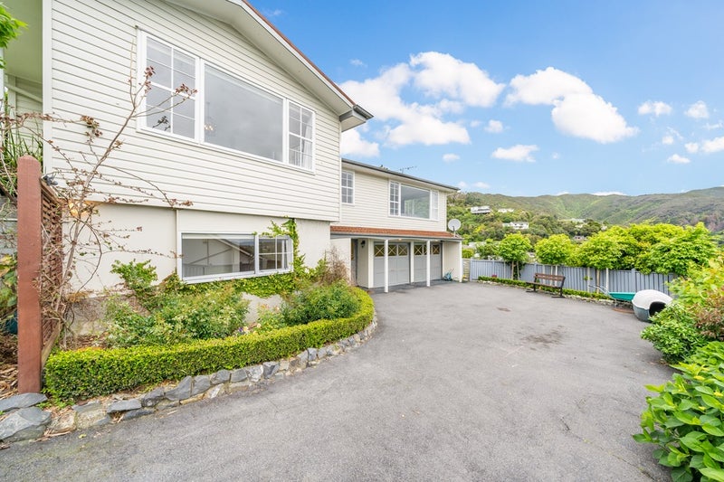 6 Summit Road, Fairfield, Lower Hutt - Carousel 1