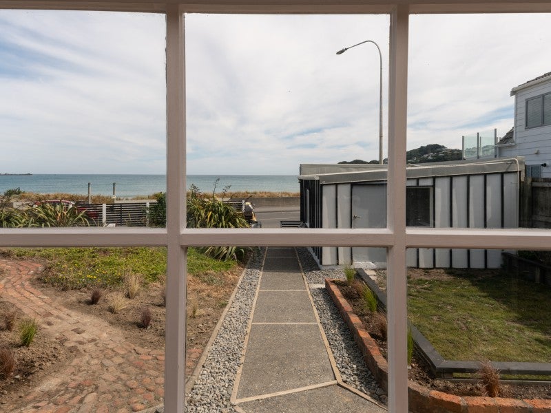 12 Lyall Parade, Lyall Bay, Wellington - Carousel 13