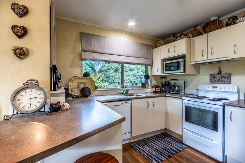 18A Dennis Taylor Court, Paraparaumu - Carousel 2