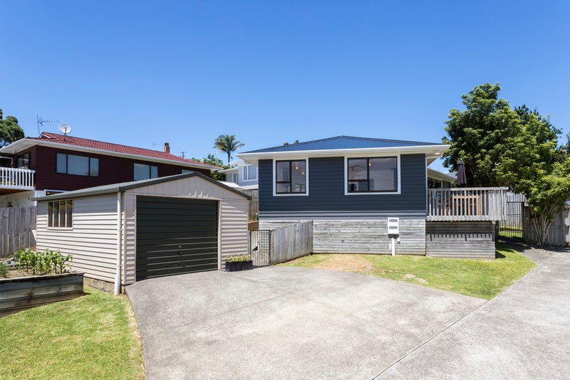 7A Lex Avenue, Green Bay, Auckland - Carousel 1