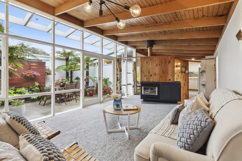 22 Larsen Crescent, Tawa, Wellington - Carousel 2