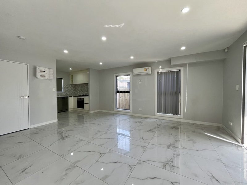 8/3 Arran Street, Avondale, Auckland - Carousel 1