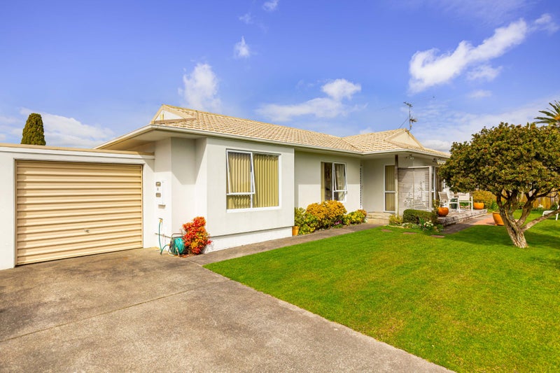 8D Rathgar Road, Henderson, Auckland - Carousel 1