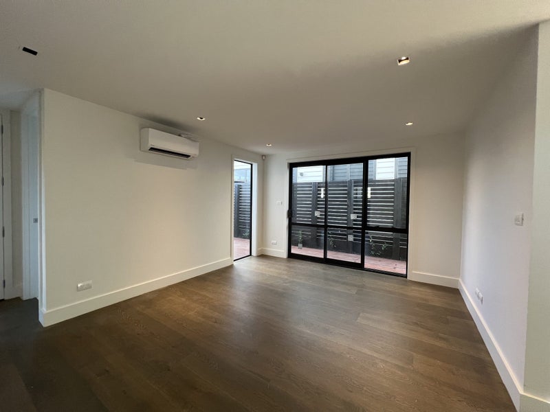 11B Markham Place, Bucklands Beach, Auckland - Carousel 2