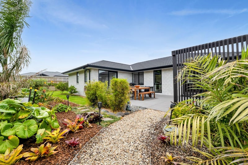 34D Honeyfield Drive, Whalers Gate, New Plymouth - Carousel 2