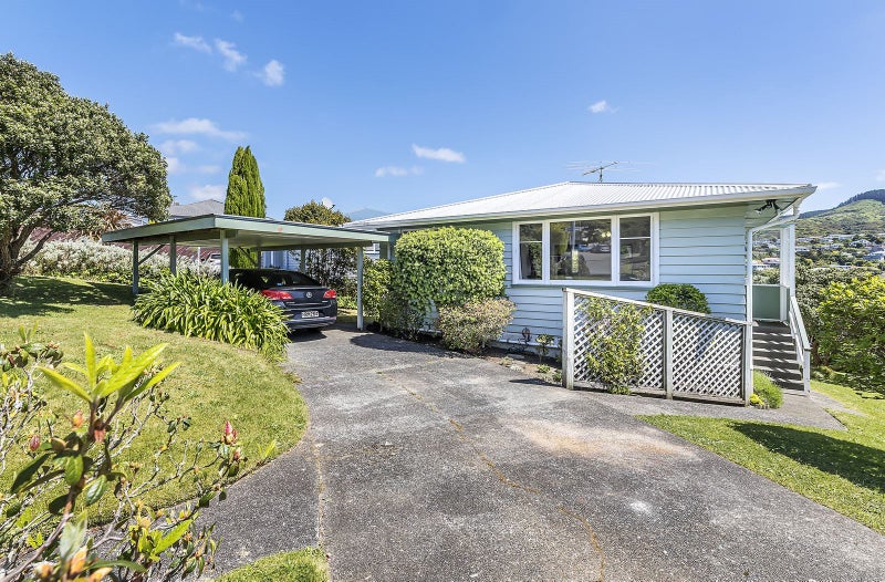4 Taylor Terrace, Tawa, Wellington - Carousel 1