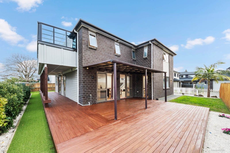 8 Hayward Wright Lane, Avondale, Auckland - Carousel 2