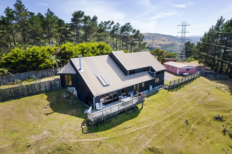 95 Sweetacres Drive, Belmont, Lower Hutt - Carousel 1