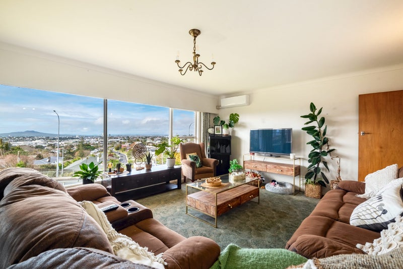 520 Glenfield Road, Glenfield, Auckland - Carousel 2