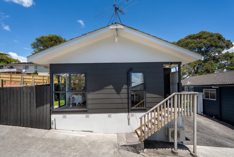 32A Bayview Road, Bayview, Auckland - Carousel 24