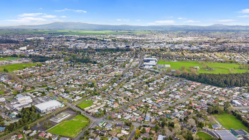 33 East Street, Claudelands, Hamilton - Carousel 18