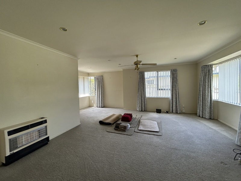 32 John Webb Drive, Glenview, Hamilton - Carousel 2