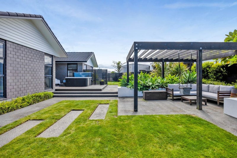 5 Augusta Grove, Waiwhakaiho, New Plymouth - Carousel 2
