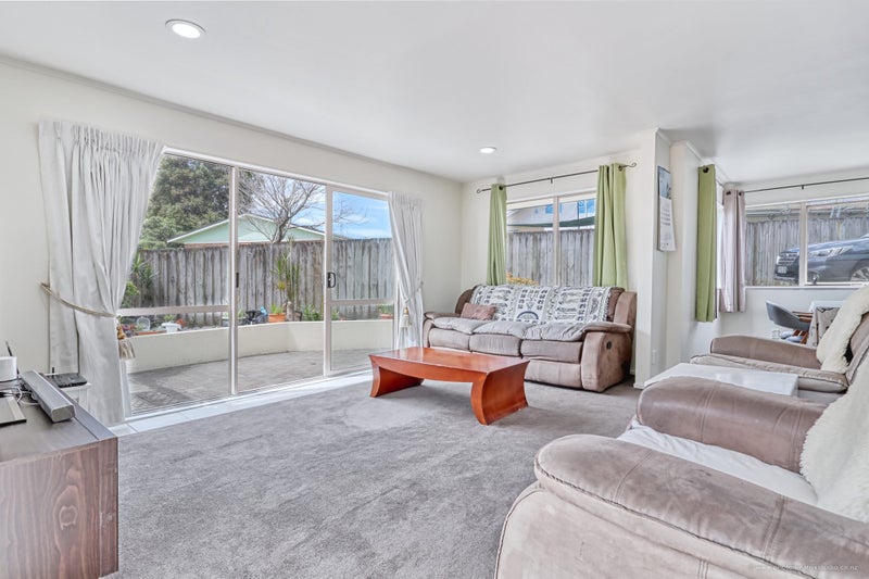230 Te Atatu Road, Te Atatu South, Auckland - Carousel 1