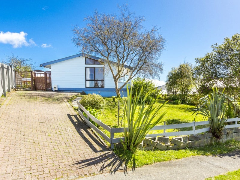 154 Holborn Drive, Stokes Valley, Lower Hutt - Carousel 1