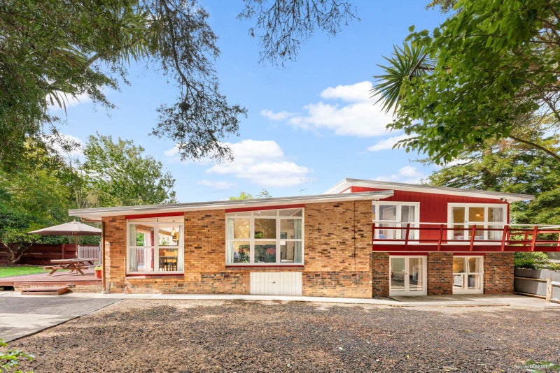 9 Earls Court, Hillpark, Auckland - Carousel 1