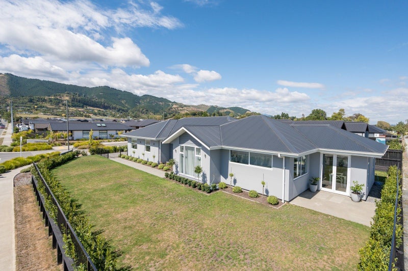 2 Hallmark Drive, Hope, Richmond - Carousel 2