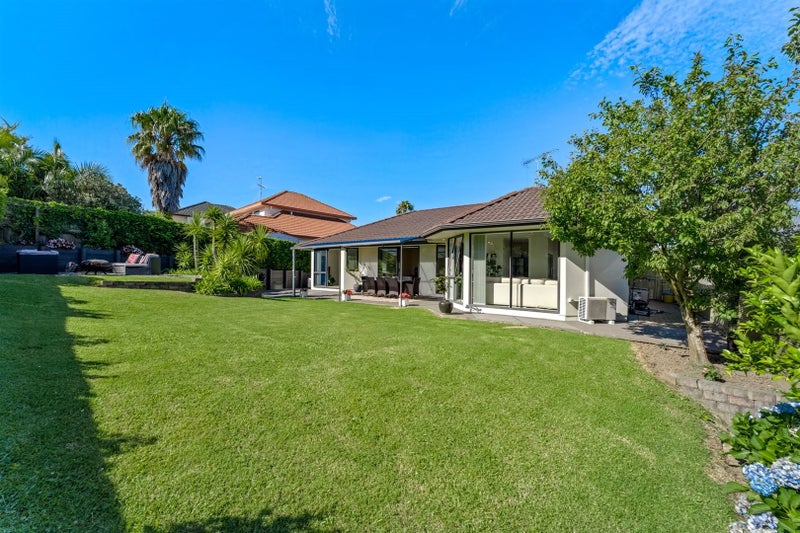 11 Hugh Green Drive, Pinehill, Auckland - Carousel 1