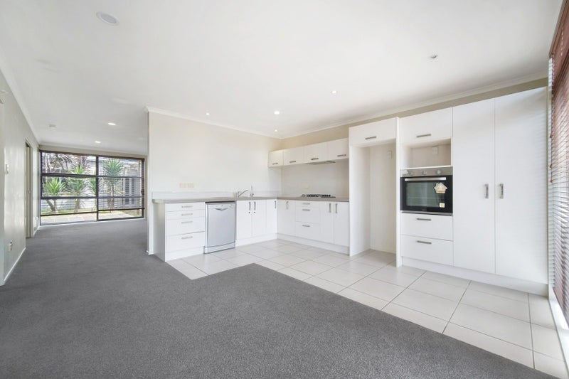 6 Reins Road, Takanini, Auckland - Carousel 2