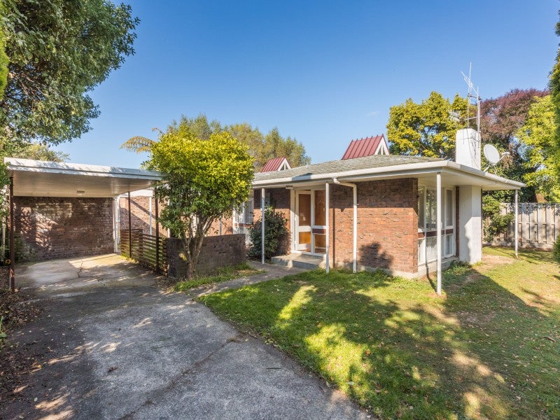 37 Wikiriwhi Crescent, Awapuni, Palmerston North - Carousel 2