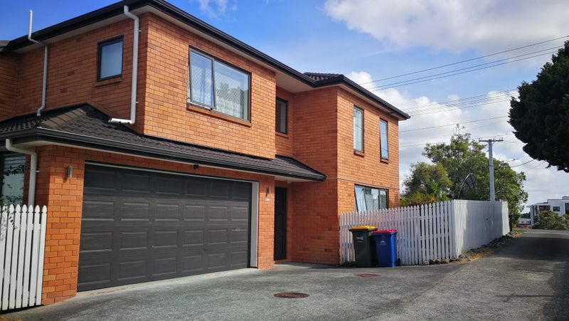 26A Raleigh Road, Northcote, Auckland - Carousel 1