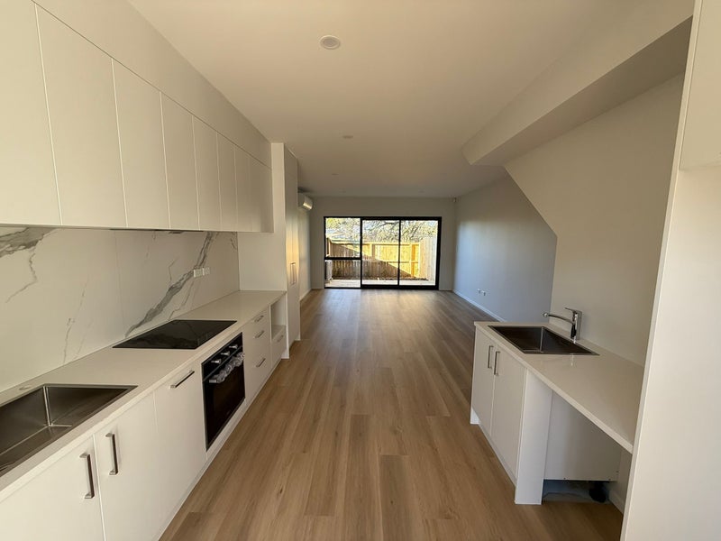 9 Tuakana Street, Point England, Auckland - Carousel 2