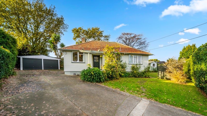 31 Weybridge Crescent, Glen Innes, Auckland - Carousel 2