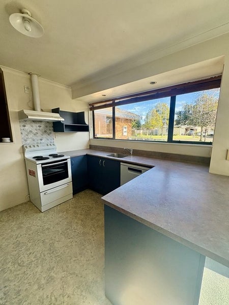 30 Bouverie Crescent, Flagstaff, Hamilton - Carousel 2