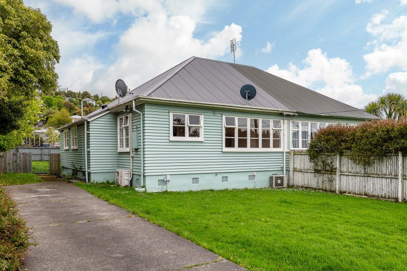 16A Albert Terrace, Saint Martins, Christchurch - Carousel 1