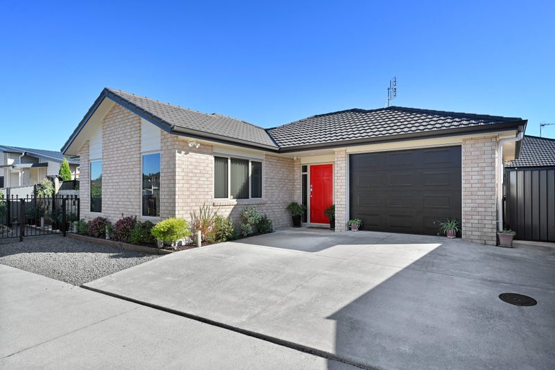 60 Stan Heather Drive, Glenview, Hamilton - Carousel 1