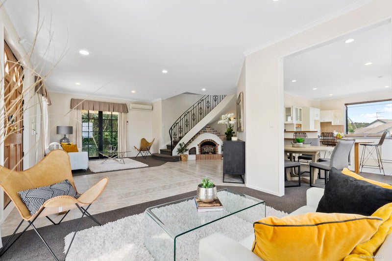 25 Lobelia Rise, Goodwood Heights, Auckland - Carousel 1