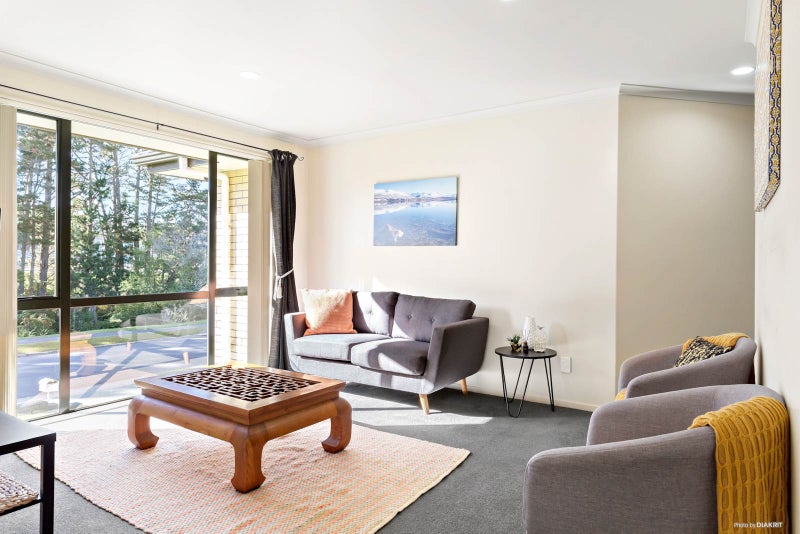 6 Pharlap Drive, Fairview Heights, Auckland - Carousel 2