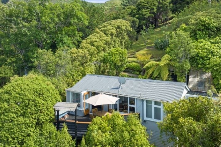 1091 Dyers Pass Road, Lyttelton - Carousel 1