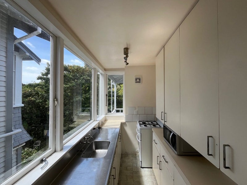 2/106 Glenmore Street, Kelburn, Wellington - Carousel 2