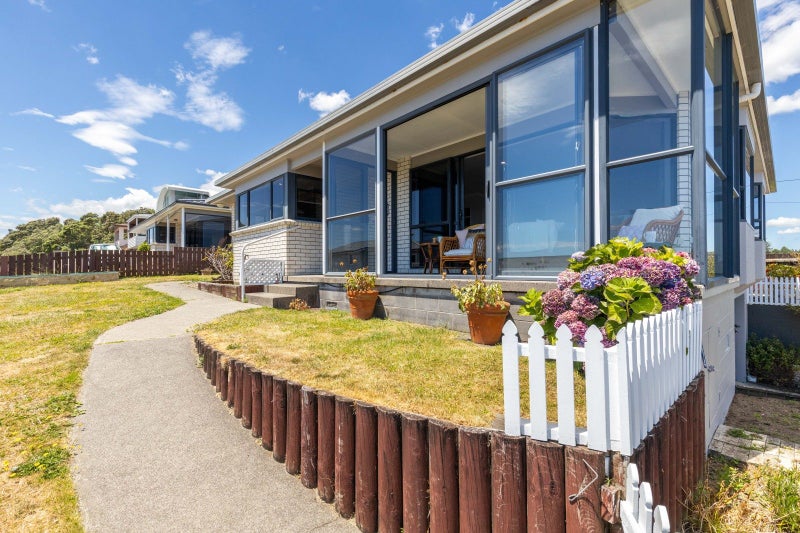 47 Paynters Avenue, Strandon, New Plymouth - Carousel 2
