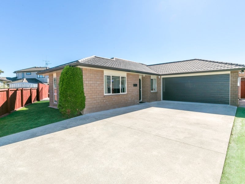 4 Chadwick Place, Rototuna North, Hamilton - Carousel 1