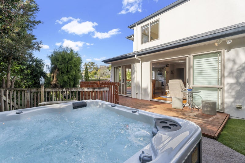 12A Danbury Drive, Torbay, Auckland - Carousel 1
