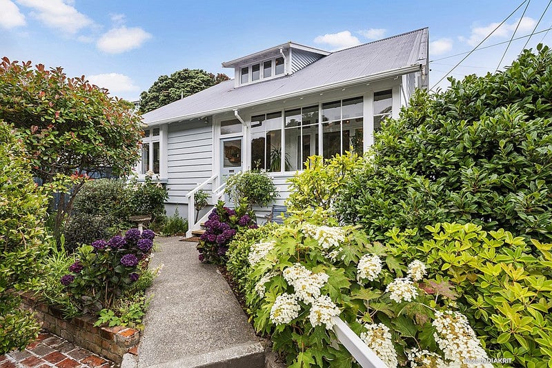 19 Glen Road, Kelburn, Wellington - Carousel 2