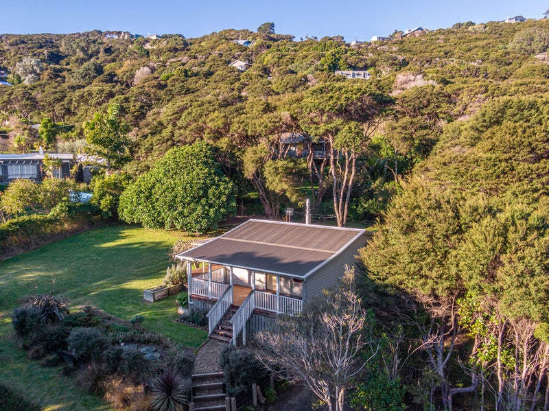 7 Valley Road, Omiha, Waiheke Island - Carousel 1