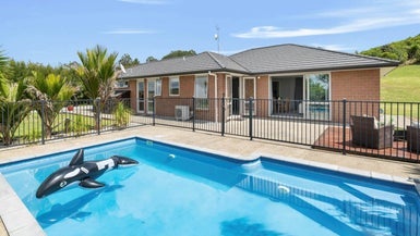 37 Ngaire Close, Silverdale - Carousel 1