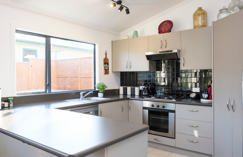 31 Clariton Avenue, Green Island, Dunedin - Carousel 2