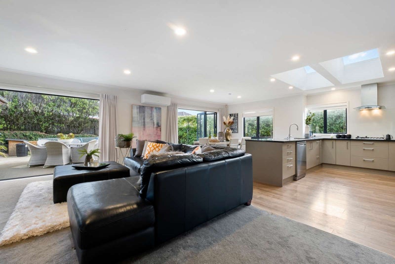 35 Moyrus Crescent, East Tamaki Heights, Auckland - Carousel 2