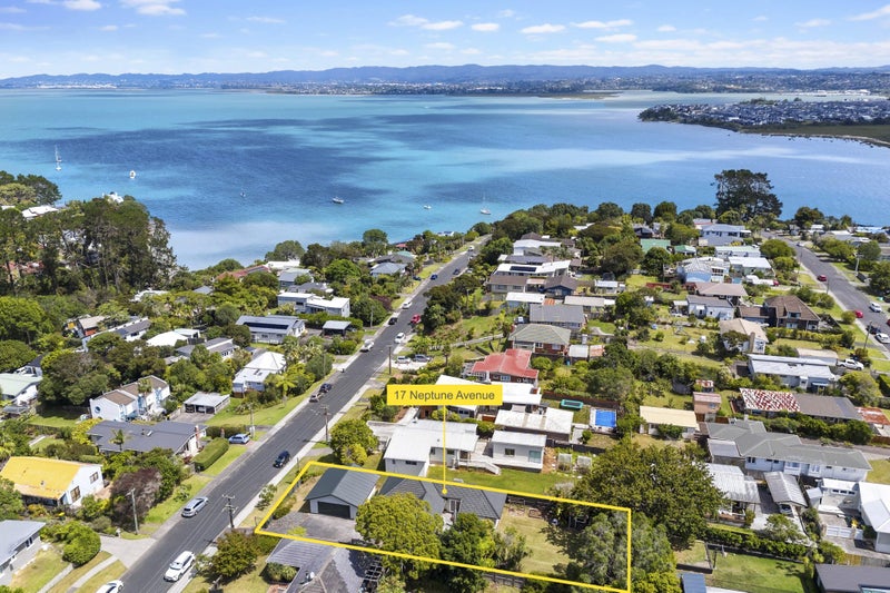 17 Neptune Avenue, Beach Haven, Auckland - Carousel 1