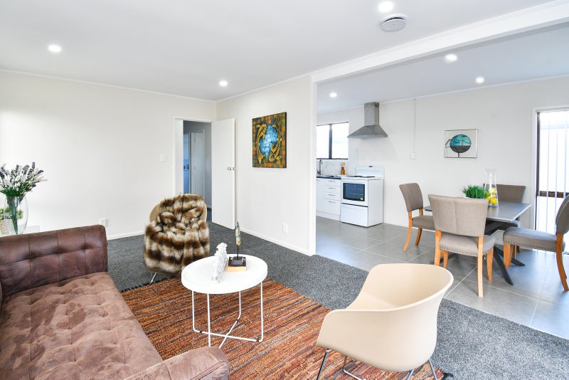 2/1 Coombe Avenue, Otara, Auckland - Carousel 1