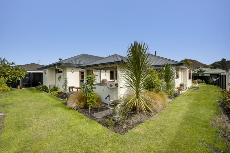 8 Gresham Place, Taradale, Napier - Carousel 1