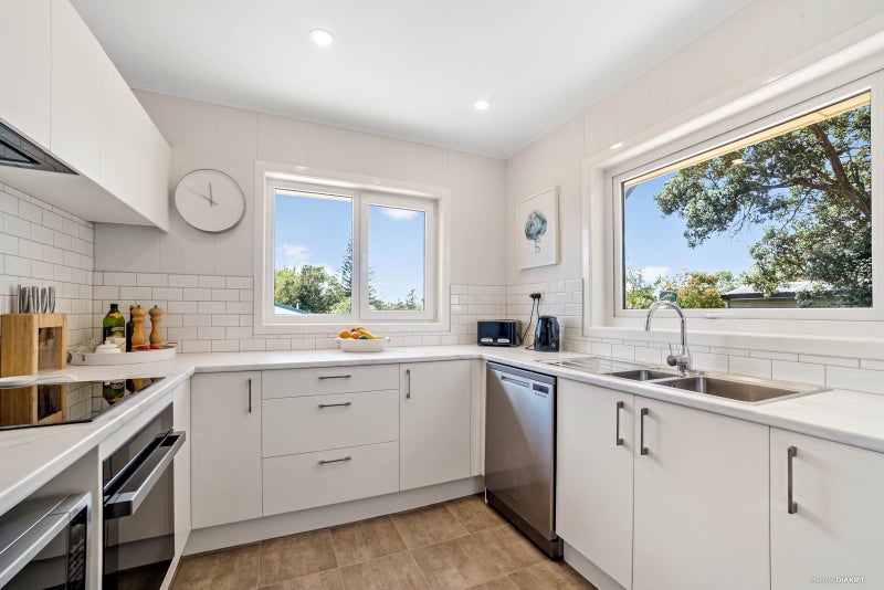 1/38 Fairclough Road, Beach Haven, Auckland - Carousel 2