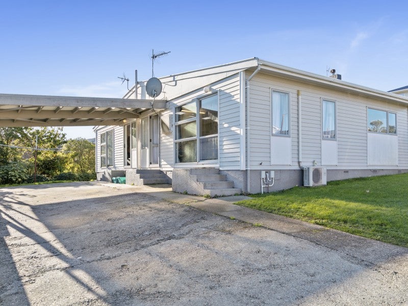 18B Maple Grove, Maungaraki, Lower Hutt - Carousel 1